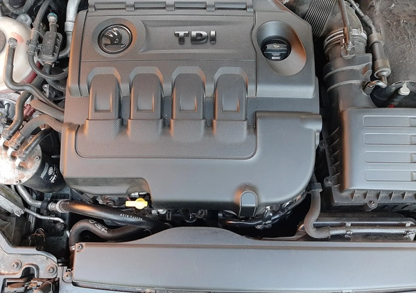 Skoda Superb cena 64000 przebieg: 279000, rok produkcji 2016 z Wrocław małe 37